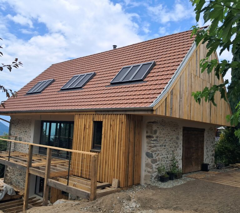 Maison rénovée en pierre et bois